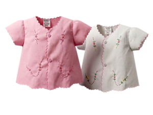 Gemini_Generated_Image_7ez5tl7ez5tl7ez5 (1) #YaquesitoInfantil #ModaBebés #BordadoArtesanal #EncajeDelicado #EstiloTradicional #ModaTierna #OutfitInfantil #ConfortInfantil #RopaArtesanal #CreacionesFlérida