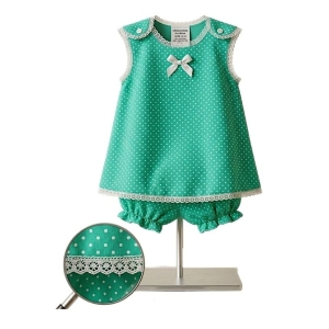 #ConjuntoInfantil #ModaBebés #VestidoVerde #EstiloClásico #LunaresEncantadores #EncajeDelicado #BombachoInfantil #ModaTierna #EventosEspeciales #CreacionesFlérida