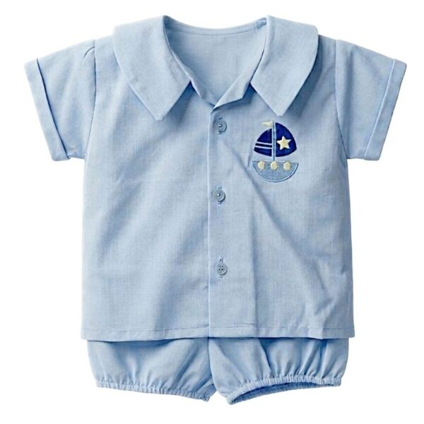 #SetInfantil #ModaBebés #EstiloNáutico #CamisaBordada #PantalónCorto #ModaTierna #RopaInfantil #OutfitMarinero #ModaClásica #CreacionesFlérida