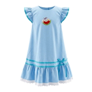 #VestidoDeVerano #ModaInfantil #EstiloFresco #VestidoConVolantes #BordadoLúdico #RopaNiñas #OutfitColorido #ModaInfantilChic #VestidoTrapecio #CreacionesFlérida