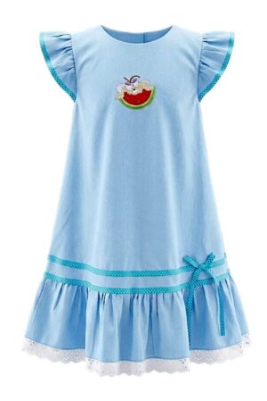 #VestidoDeVerano #ModaInfantil #EstiloFresco #VestidoConVolantes #BordadoLúdico #RopaNiñas #OutfitColorido #ModaInfantilChic #VestidoTrapecio #CreacionesFlérida