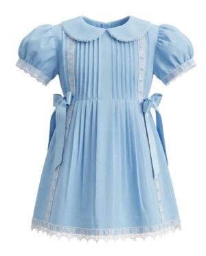 #VestidoInfantil #ModaNiñas #VestidoAzulCeleste #EstiloClásico #EncajeElegante #VestidoConLazo #EventosInfantiles #RopaFormalNiñas #ModaAtemporal #CreacionesFlérida