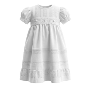 #VestidoDeBautizo #ModaInfantil #CeremoniaEspecial #EleganciaClásica #VestidoBlanco #EncajeYPerlas #RopaFormalNiñas #EventosReligiosos #ModaSofisticada #CreacionesFlérida