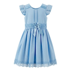 #VestidoInfantil #ModaNiñas #VestidoAzul #EncajeDelicado #VestidoConLazo #EstiloElegante #EventosInfantiles #RopaFormalNiñas #ModaSofisticada #CreacionesFlérida