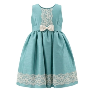 #VestidoInfantil #ModaNiñas #VestidoVerde #EncajeElegante #VestidoConLazo #EstiloClásico #EventosInfantiles #RopaFormalNiñas #ModaSofisticada #CreacionesFlérida
