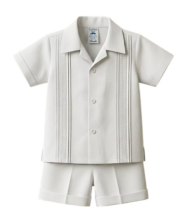 CF6011 #ConjuntoInfantil #ModaNiños #GuayaberaInfantil #EstiloTropical #RopaFormalNiños #EventosEspeciales #ModaClásica #OutfitElegante #PrimeraComunión #CreacionesFlérida
