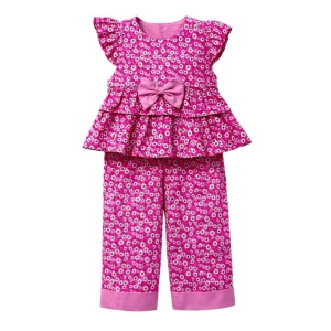 #ConjuntoInfantil #ModaNiñas #EstiloFloral #VestidoRosa #LazoDecorativo #ModaTierna #OutfitInfantil #ModaDeTemporada #EventosEspeciales #CreacionesFlérida